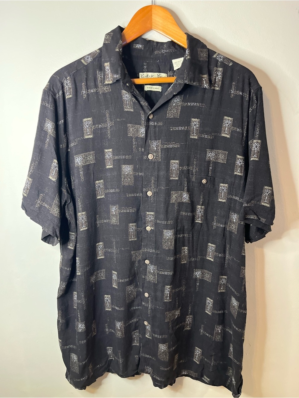 Batik Bay Rayon Shirt Men’s XLT Black Short Sleeve Hawaiian Palm Button Up